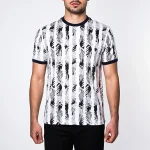 نمای رو به رو تن‌پوش تیشرت طرح برگ مردانه