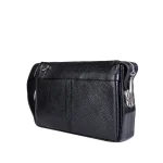 نمای بغل از قفل کیف چرم مردانه کد ۱۰۹ رنگ مشکی