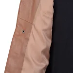 نمای داخل و آستر کت چرم مردانه عسلی سورمه‌ای