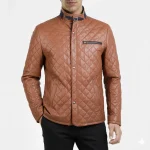 نمای رو به رو تن‌پوش کت چرم عسلی سورمه ای مردانه مدل ریوولی