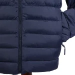 نمای نزدیک آستین و جیب کاپشن فنری کلمبیا رنگ سورمه‌ای