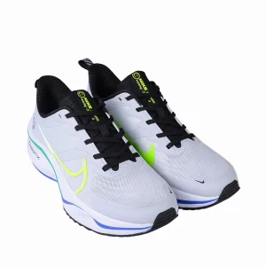 نمای رو به رو کتانی نایک سفید زومیکس مردانه