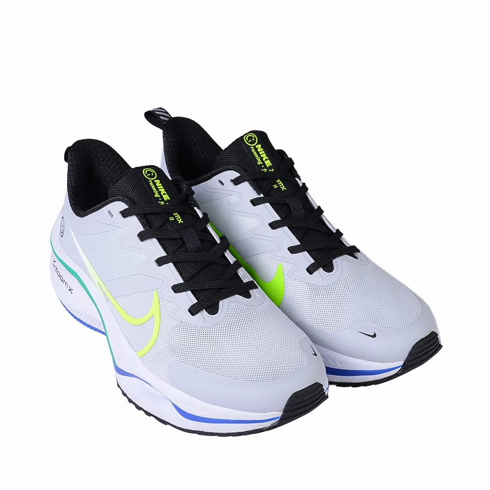 نمای رو به رو کتانی نایک سفید زومیکس مردانه