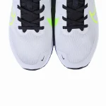 نمای بالا کتانی مردانه سفید نایک زومیکس