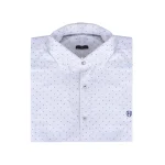 نمای بالا پیراهن خال خالی سفید