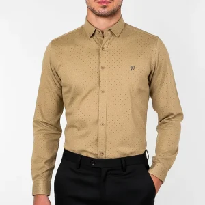 نمای رو به رو تن‌پوش پیراهن کتان نخودی خال خالی