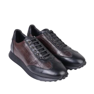 نمای رو به رو کفش ونس چرم مردانه قهوه‌ای