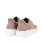 نمای پشت کفش چرم اسپرت زنانه ۷۰۳۲