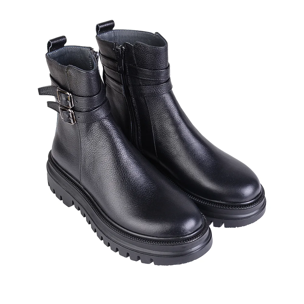 نمای رو به رو بوت چرم زنانه بغل سگک ۴۰۳