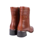 نمای پشت بوت چرم پاشنه دار طرحدار ۳۷۲