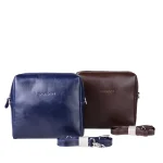 نمای رو به رو کیف دوشی چرم ادری زنانه رنگ قهوه‌ای و سورمه‌ای همراه با بند