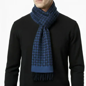 نمای رو به رو تن‌پوش شال گردن طرح پازل آبی