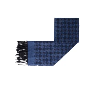 نمای رو به رو شال گردن طرح پازل آبی