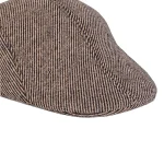 نمای نزدیک کلاه باراتا مردانه قهوه‌ای با طرح جناغی