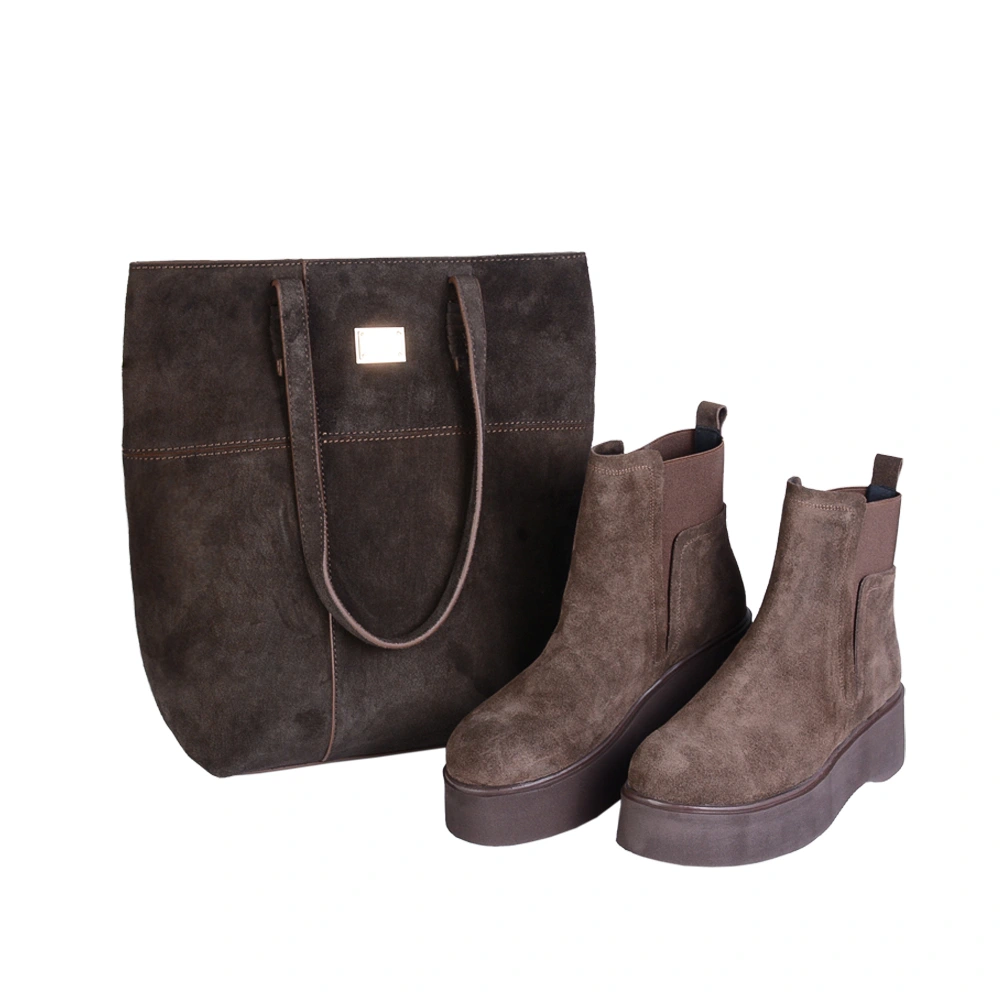 brown-suede-boot&bag-set1 نمای رو به رو ست بوت و کیف جیر زنانه قهوهای