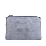 نمای رو به رو کیف چرم سه زیپ زنانه رنگ طوسی