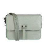 نمای رو به رو کیف چرم زنانه ۴۲۶ رنگ سبز همراه با بند