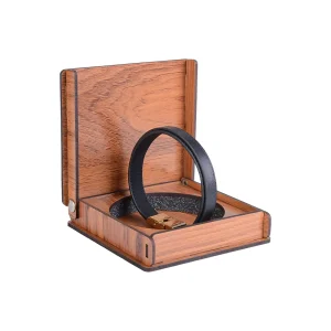 نمای رو به رو دستبند چرمی مردانه همراه با باکس کادویی مدل BC001