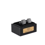 نمای رو به رو دکمه سرآستین سیلور مربعی نگین‌دار با هاردباکس