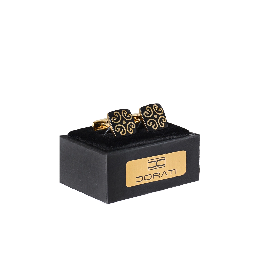 mens-cufflink-1638-gold-1 نمای رو به رو دکمه سرآستین مربعی طلایی با هاردباکس