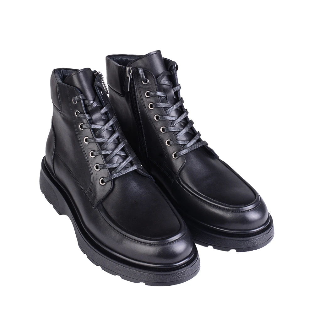 نمای رو به رو بوت چرم مردانه ۴۱۴۰ رنگ مشکی