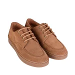 نمای رو به رو کفش تمام جیر مردانه چوگان رنگ نسکافه ای