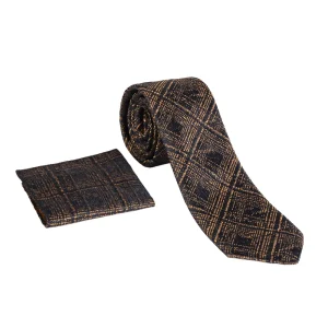 نمای رو به رو کراوات و پوشت مشکی و طلایی