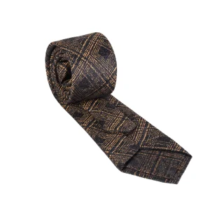 نمای پشت کراوات و پوشت مشکی طلایی