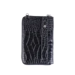 نمای پشت و بند دستی کیف چرم پاسپورتی چرم کروکو زنانه