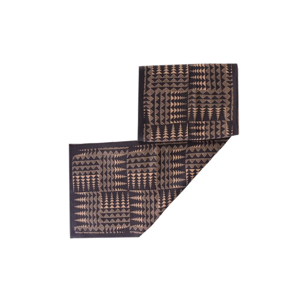 brown-patterned-scarf-1 نمای رو به رو شال گردن طرحدار کرم و قهوه ای