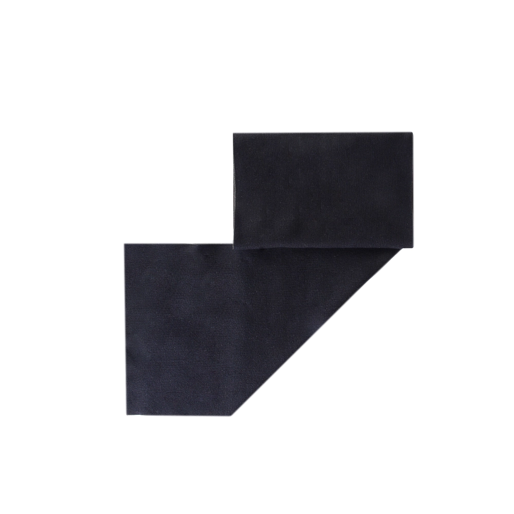 simple-black-scarf-1 نمای رو به رو شال گردن بافت رنگ مشکی ساده