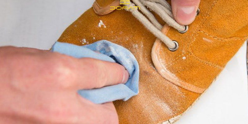 روشهای ساده برای تمیز کردن کفش جیر در خانه