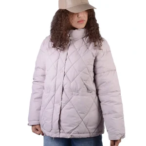 نمای رو به رو کاپشن پفی زنانه رنگ بژ و شیری