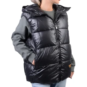 نمای رو به رو پافر مشکی براق زنانه