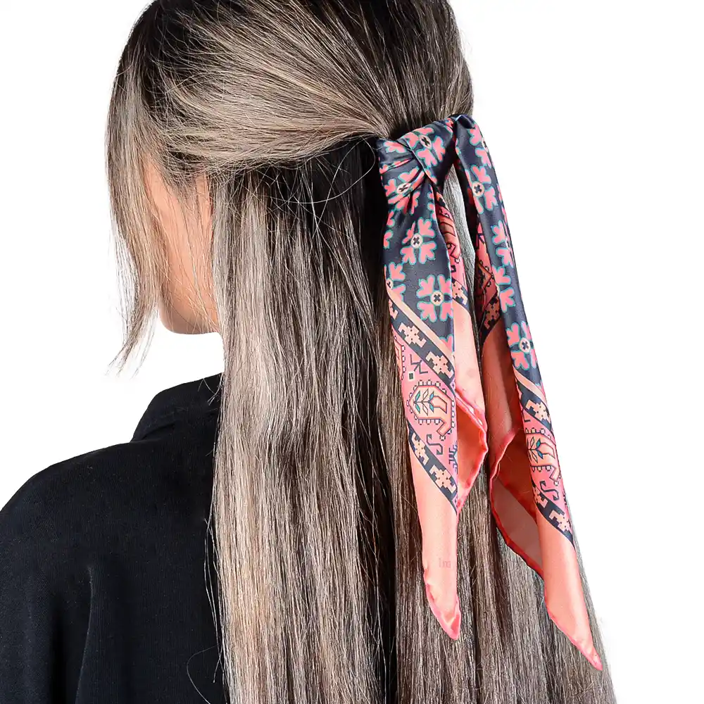 bandana0031 نمای رو به رو از باندانا ba08 رنگ صورتی روی مو