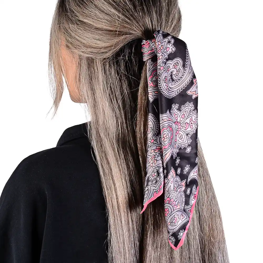 bandana0035 دستمال سر و گردن دراتی بر روی موی دختر
