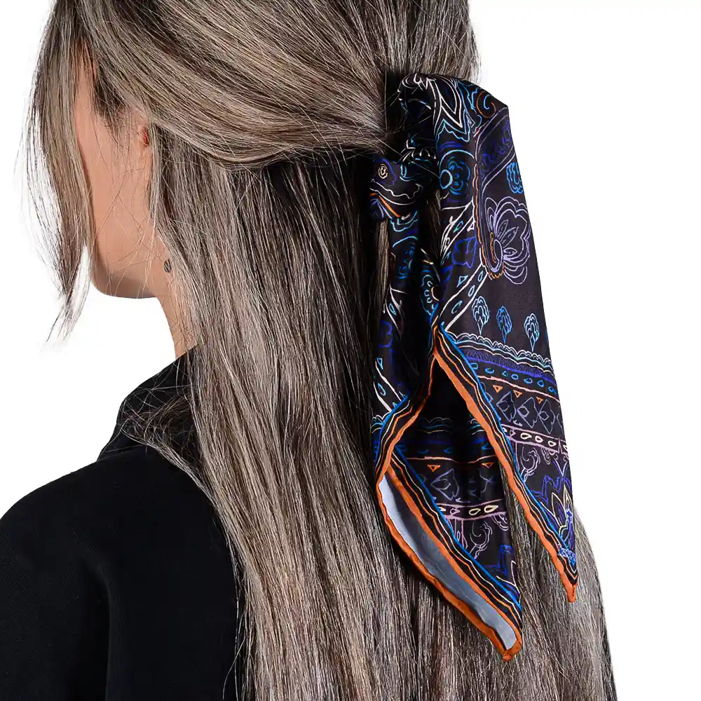 bandana0041 نمای رو به رو از باندانا طرح بته جقه سبز ba07 روی مو
